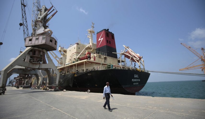 شركة النفط اليمنية: التحالف يفرج عن سفينة مازوت ويواصل احتجاز 3 سفن وقود 