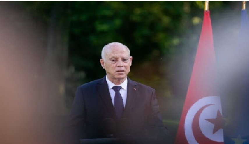  الغنوشي:الرئيس التونسي يدفع البلاد للعزلة والإفلاس 