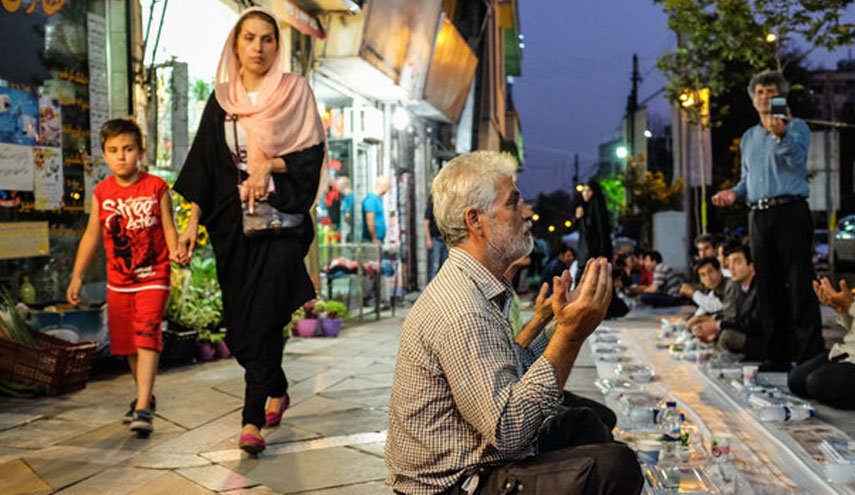 شاهد: موائد إفطار شهر رمضان في مناطق مختلفة من العالم