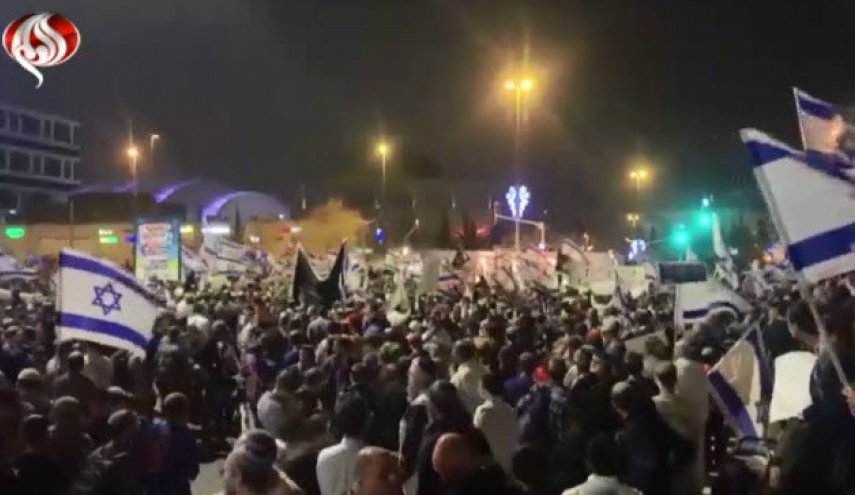 تظاهرات هزاران صهیونیست‌ برای استعفای کابینه «نفتالی بنت»