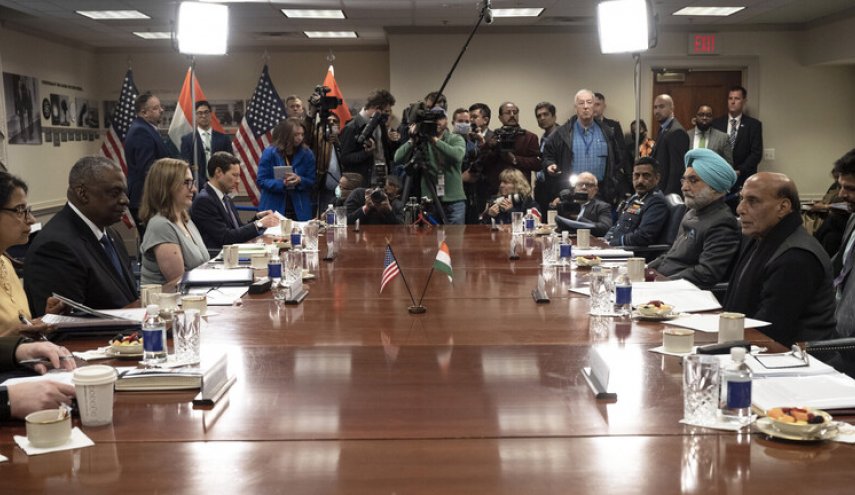وزير الدفاع الأمريكي يجري محادثات مع نظيره الهندي
