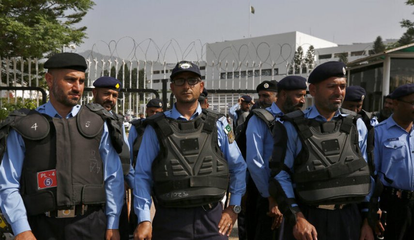 مقتل ضابطين ومتمردين اثنين باشتباكات عنيفة شمال غربي باكستان
