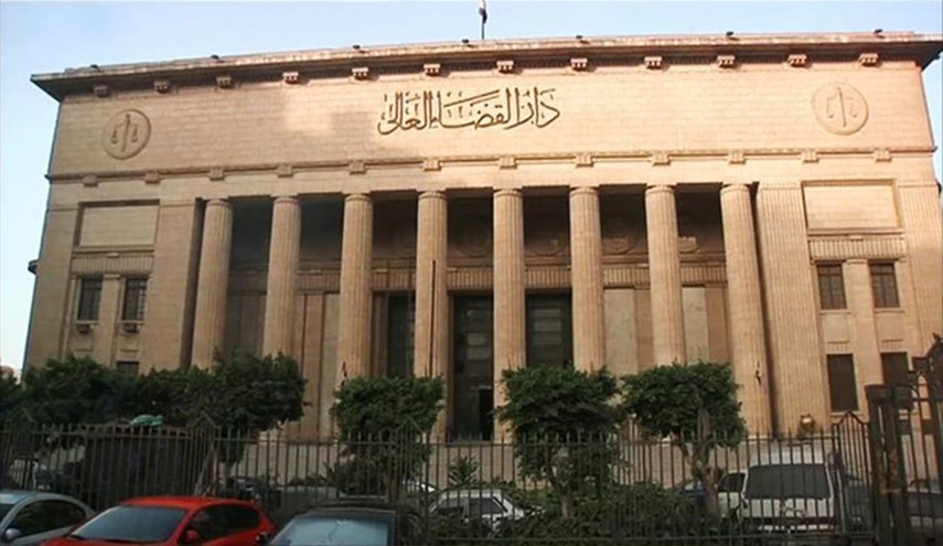 مصر.. قرار بشأن محاكمة قاض مشهور و16 آخرين في قضية خطيرة