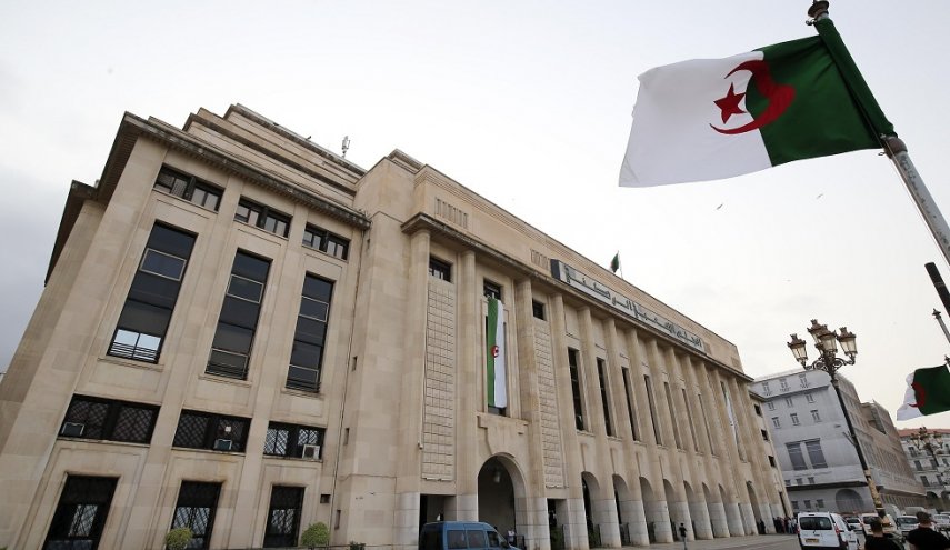 الجزائر.. منع نائب من دخول البرلمان لخدمته بالجيش الفرنسي