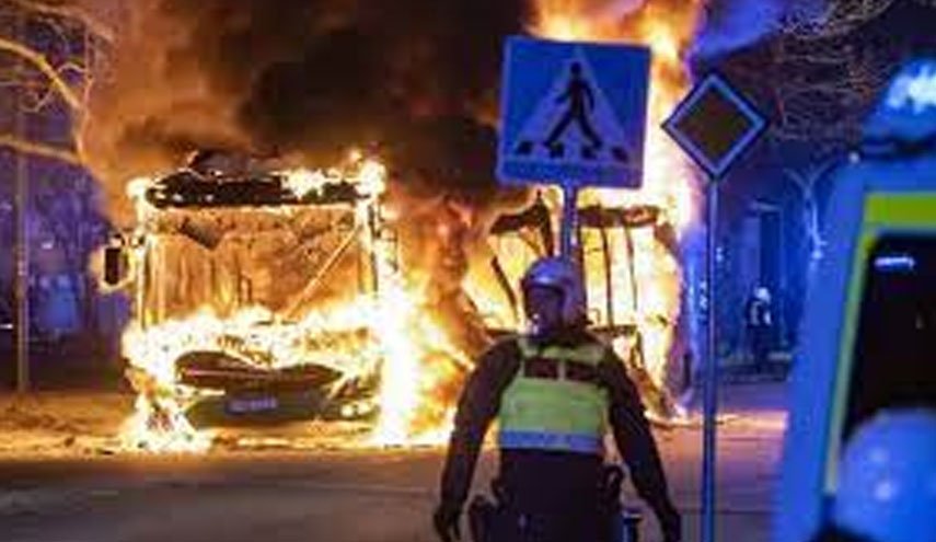 سوئد در کشاکش شعله‌های خشم معترضان به هتاکی علیه قرآن کریم