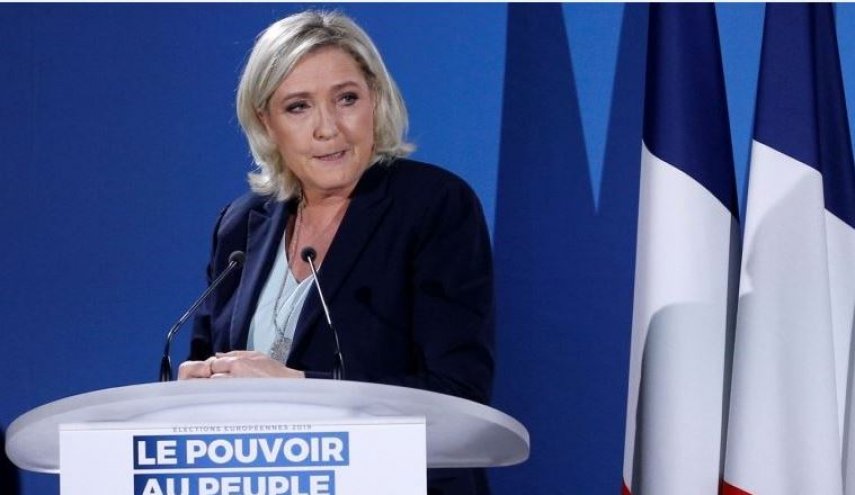قبل أسبوع من الجولة الأخيرة للانتخابات الفرنسية.. لوبان تتراجع عن حظر الحجاب 