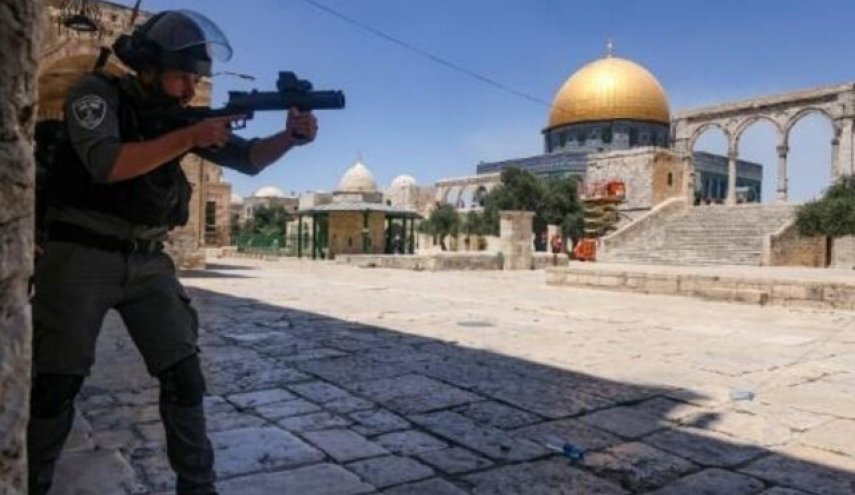 قوات الاحتلال تنسحب من المسجد الأقصى وتعيد فتح أبوابه
