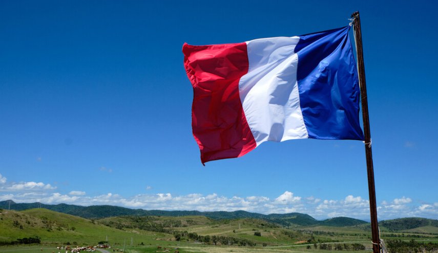 فرنسا تحاول إقناع الاتحاد الأوروبي بفرض حظر على إمدادات النفط الروسية