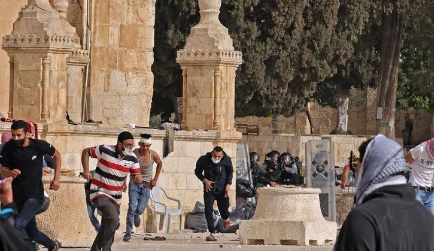 عشرات الاصابات إثر اقتحام الاحتلال للمسجد الأقصى