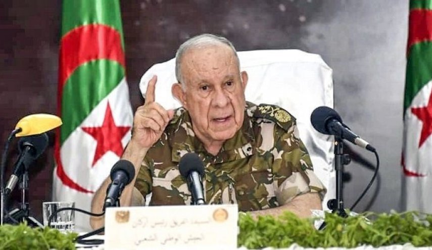 رئيس الأركان الجزائري: 'سنرد بقوة' على كل من يمس حدود بلادنا
