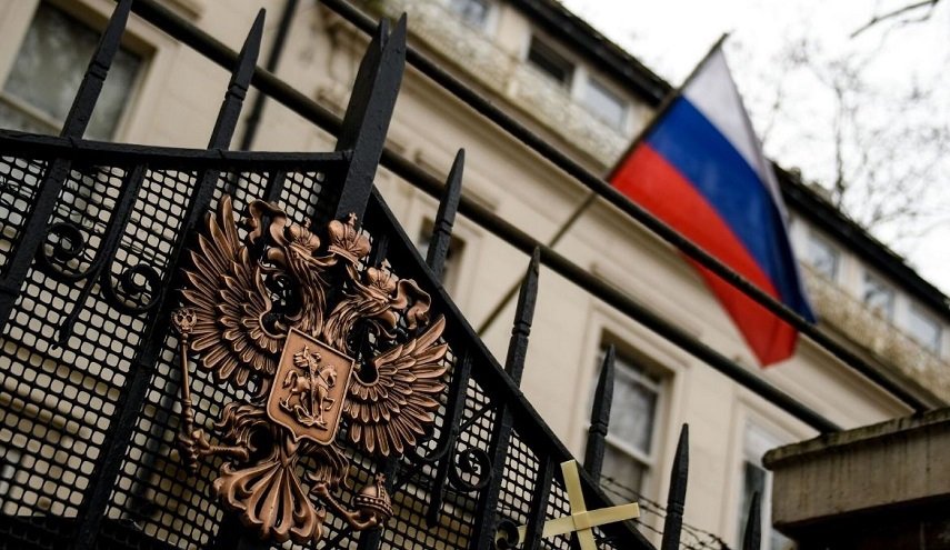 السفارة الروسية بطهران تفند أنباء عن إرسال اسلحة إيرانية إلى روسيا