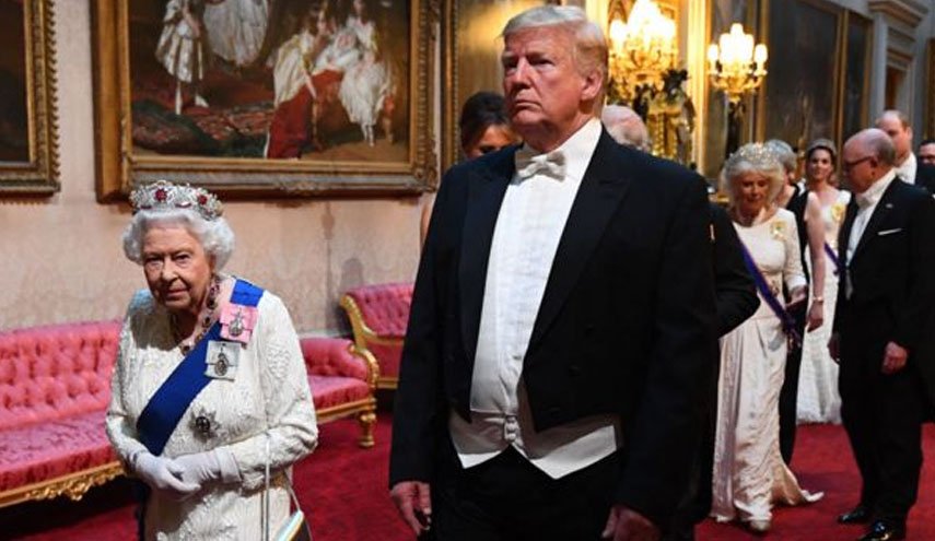دونالد ترامپ: ملکه انگلستان باید عنوان هری و مگان را از آنها سلب کند
