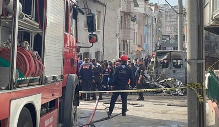 تركيا..تحطم طائرة في شارع بمدينة بورصة