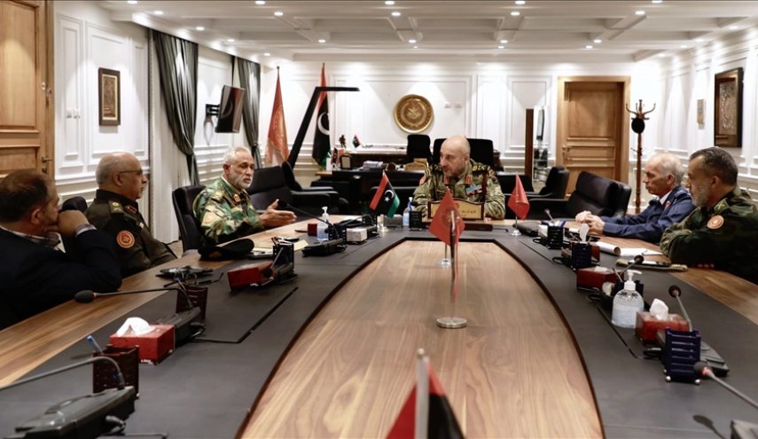 رئيس أركان الجيش الليبي يبحث 
