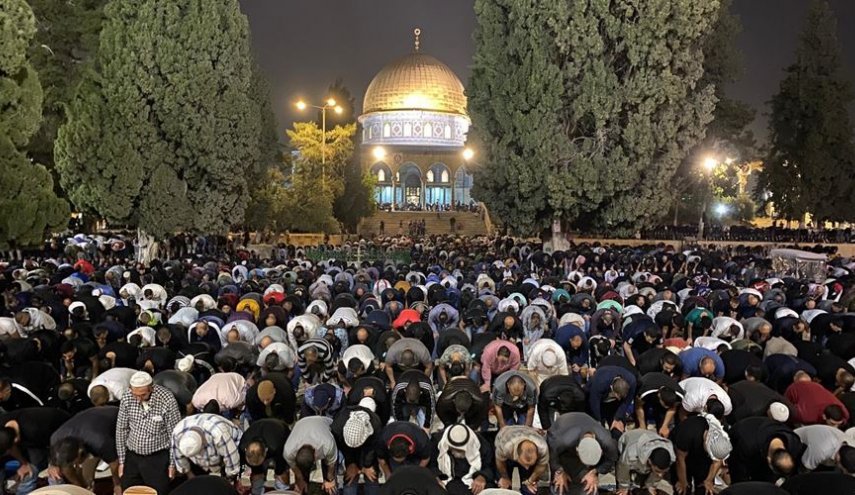 حرکت گسترده فلسطینیان به سمت مسجد الاقصی برای گرامیداشت شب 27 رمضان