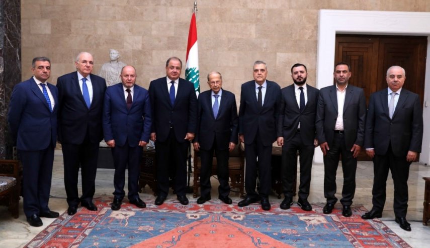 عون يتهم دولا بإطالة أزمة النازحين السوريين في لبنان 