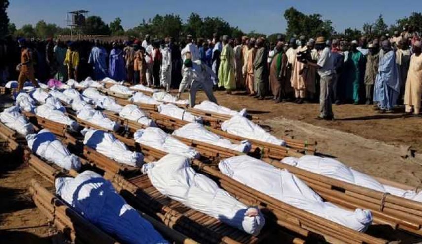 دفن ضحايا انفجار مصفاة النفط في نيجيريا بمقابر جماعية