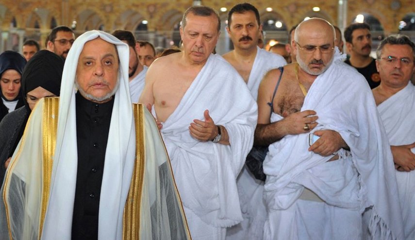 اردوغان يؤدي العمرة بعد لقائه قادة السعودية