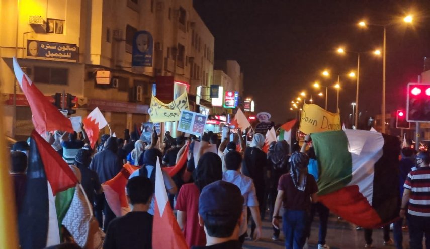تظاهرات گسترده شبانه بحرینی‌ها در رد سازشگری
