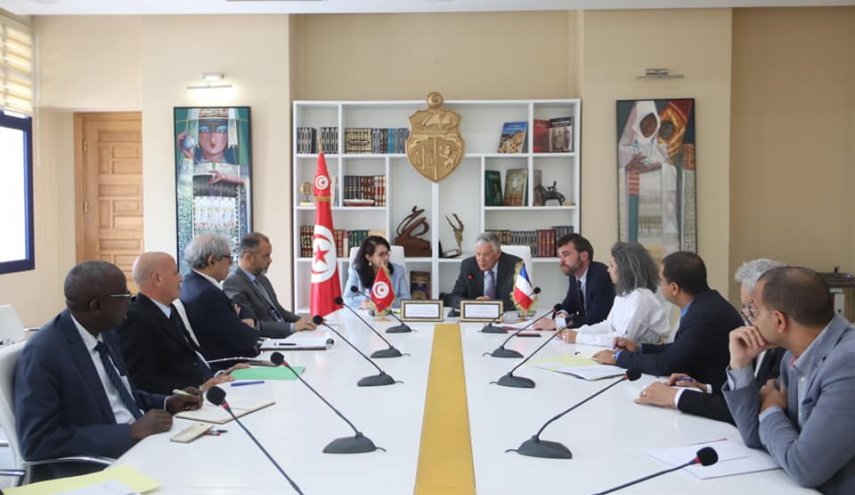 وزيرة الثقافة التونسية تبحث مع السفير الفرنسي تطوير العمل الثقافي بين البلدين
