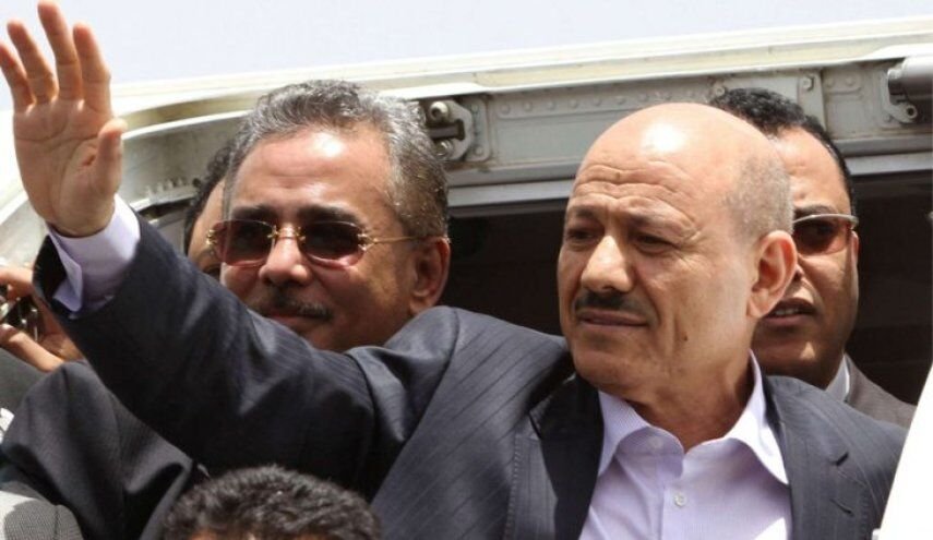 سفر رئیس «شورای رهبری ریاست جمهوری یمن» به امارات همزمان با «پسرفت» طرح آتش‌بس