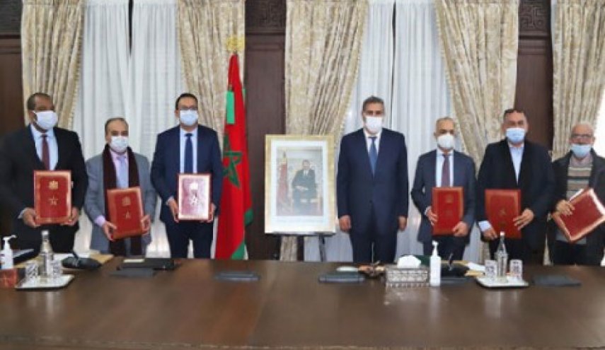 الحكومة المغربية توقع اتفاقا مع النقابات برفع الأجور وتخفيض الضريبة