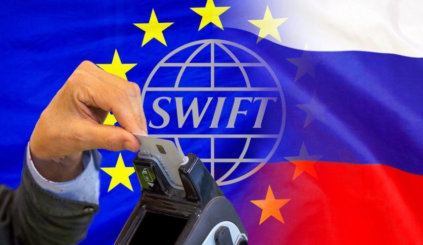 الاتحاد الأوروبي ینوي استبعاد بنوك روسية إضافية من نظام سويفت