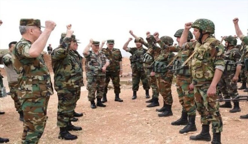  'النصر قريب'.. هذا ما قاله وزير الدفاع السوري في أول زيارة ميدانية له