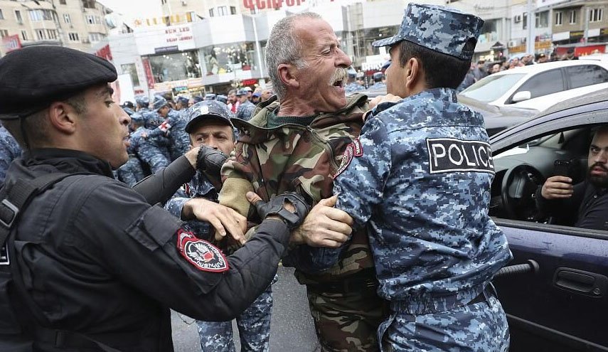 دستگیری 200 معترض ارمنستانی در جریان تظاهرات ضد دولتی