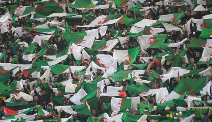 وقفة احتجاجية جديدة للجماهير الجزائرية أمام مقر فيفا 