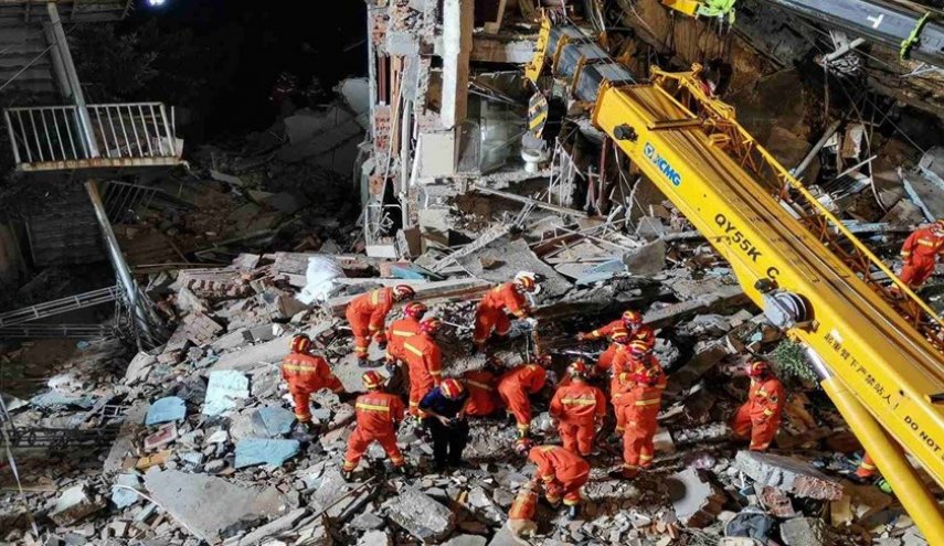 ارتفاع حصيلة قتلى انهيار مبنى في الصين إلى 53