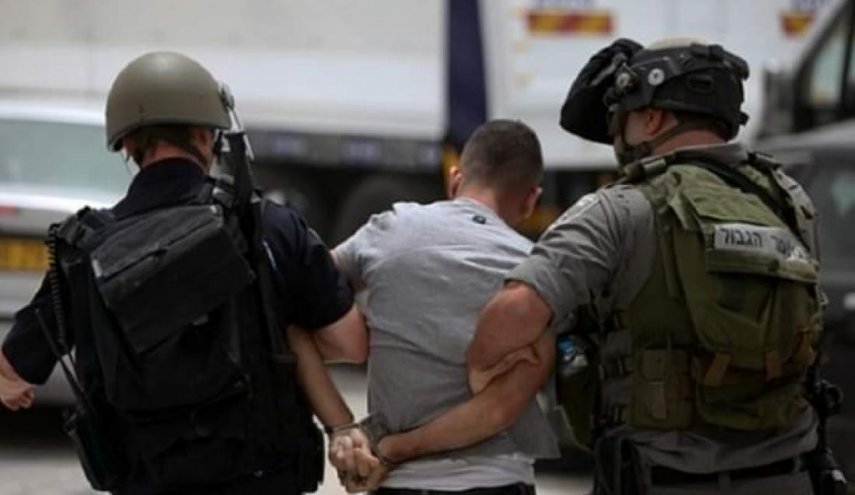 قوات الاحتلال تعتقل فلسطينيا قرب المسجد الاقصى بالقدس
