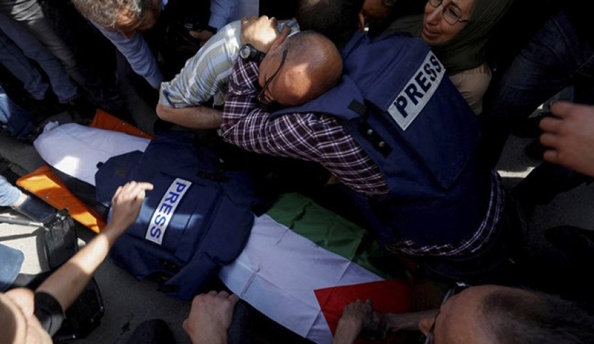 فلسطینی‌ها پلیس رژیم صهیونیستی را از خانه شهیده شیرین بیرون انداختند