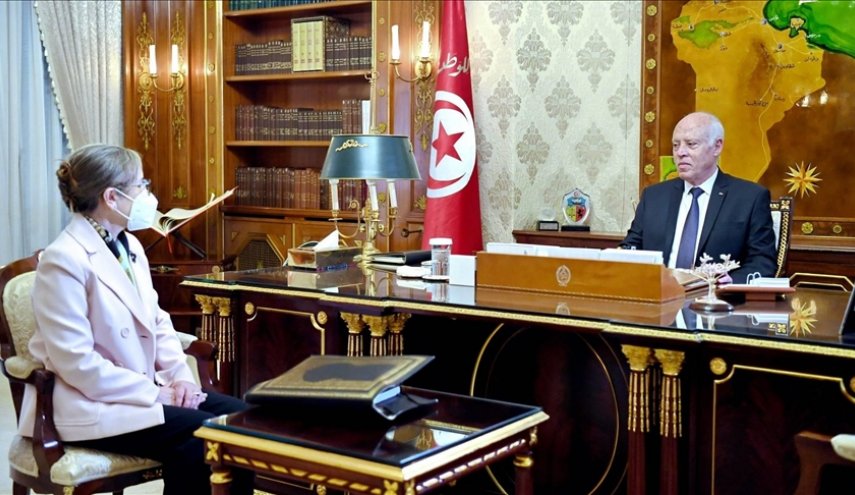 تونس.. سعيد يستقبل رئيسة الحكومة وسط أنباء عن تقديم استقالتها