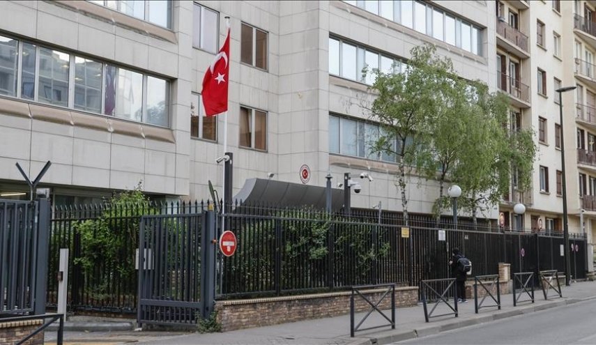 القنصلية العامة التركية في باريس تتعرض لهجوم بعبوة ناسفة