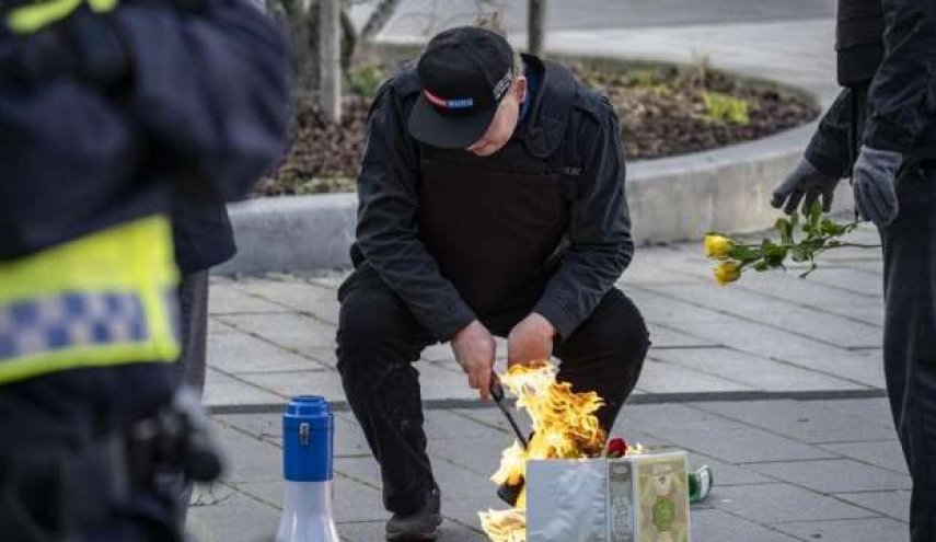 غضب بعد إقدام سياسي دنماركي متطرف على حرق نسخة من القرآن