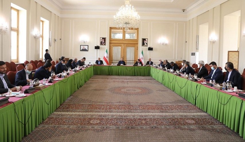 الصداقة البرلمانية بين إيران والصين وباكستان تعقد ندوة مع وزير الخارجية