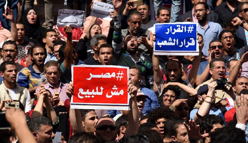 الإفراج عن آخر معتقلي قضية 'تيران وصنافير مصرية'