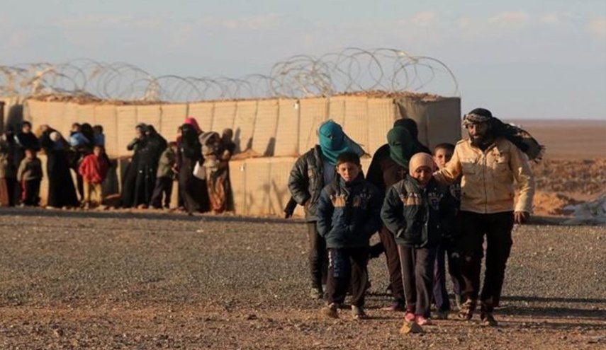 سوريا.. عائلات جديدة تغادر مخيم الركبان نحو حمص