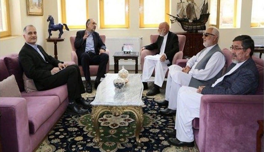 كرزاي والسفير الإيراني يبحثان تعزيز العلاقات بين طهران وكابول
