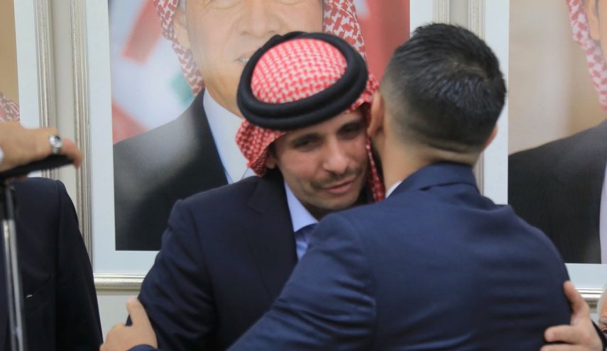 ملك الأردن يفرض الإقامة الجبرية على أخيه الأمير حمزة


