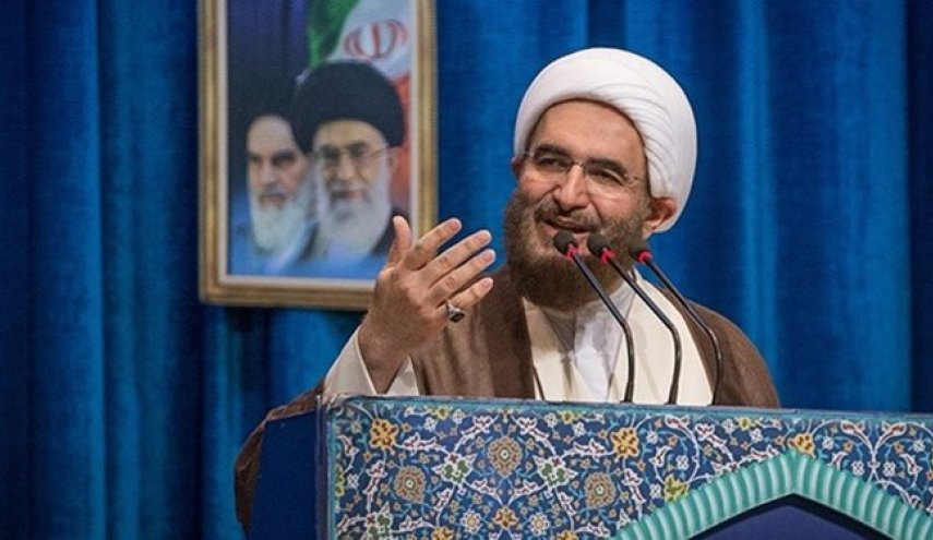 خطيب جمعة طهران: اعداؤنا كانوا ولايزالون يواصلون تدبير المؤامرات ضد وطننا ولايكفون عنا