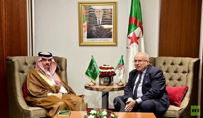 صحيفة: السعودية اقترحت خارطة طريق للمصالحة بين الجزائر والمغرب

