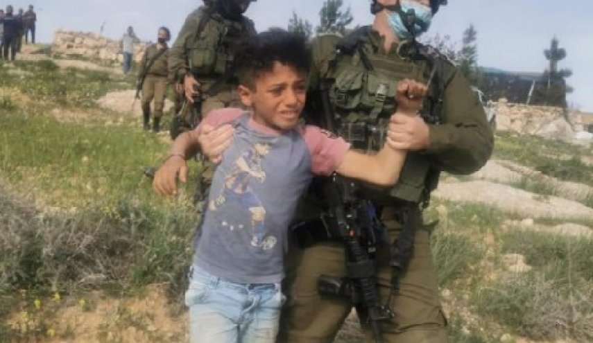 جنایت جدید صهیونیست ها؛ استفاده از نوجوان 16 ساله فلسطینی به عنوان سپر انسانی 