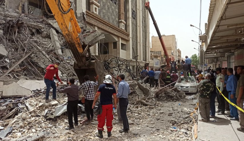 4 قتلى و25 جريحا جراء انهيار مبنى في مدينة ابادان الايرانية