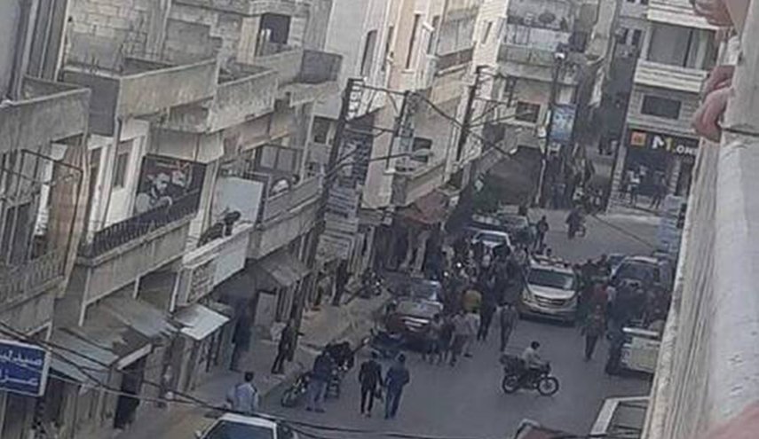 إصابة 3 سوريين بانفجار قنبلة في محل بريف حماة