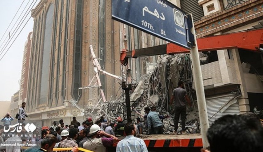 عدد ضحايا حادث انهيار المبنى في آبادان يرتفع الى 10 أشخاص