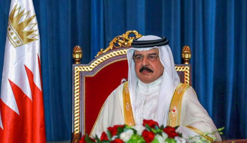 ملك البحرين يثير السخرية بإستبدال عبارة 'جلالة الملك المعظم' قبل اسمه بأخرى