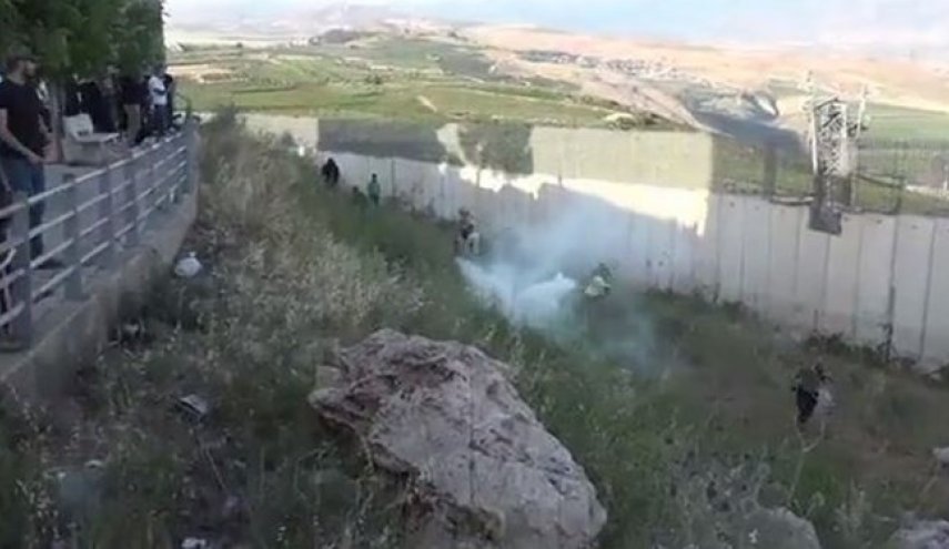 نیروهای رژیم صهیونیستی به سمت مردم لبنان گاز اشک‌آور پرتاب کردند+ویدئو