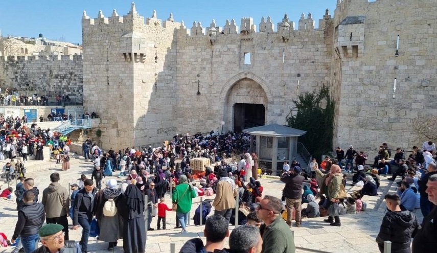 القوى الفلسطينية تطالب بتكثيف التواجد عصر الأحد في باب العمود بالأقصى